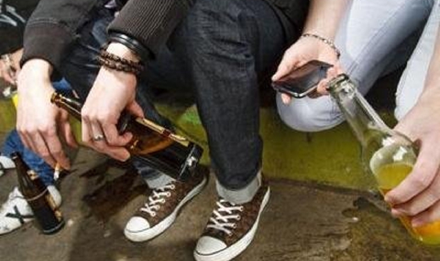 Varese, stop all’alcol tutto l’anno dalle 22 alle 6