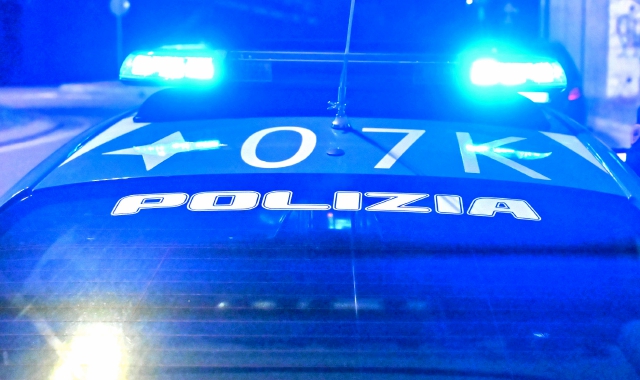 Nascosto sopra l’armadio in casa della ex: arrestato