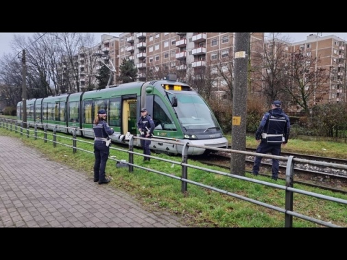 Morto uomo investito da un tram a Milano