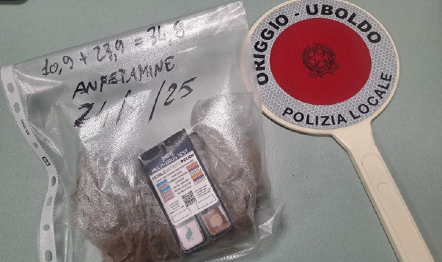 Fa nordic walking nei boschi e trova anfetamine