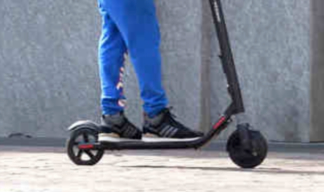 I due avrebbero cercato di rubare il monopattino a un 42enne (foto Archivio)