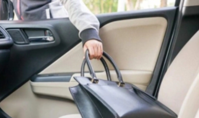 Truffa delle monetine: anziana derubata nel parcheggio