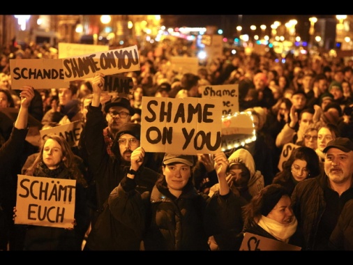 Berlino scende in piazza contro Merz, 'no all'asse con l'AfD'