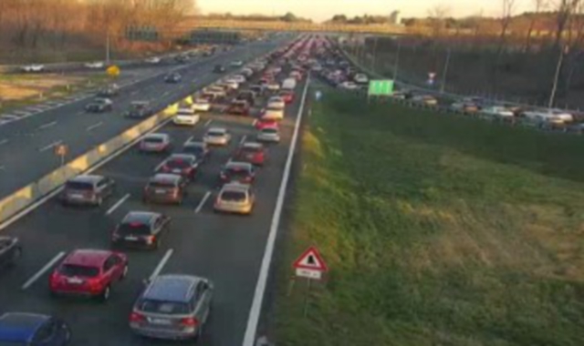 Scontro in Autolaghi, 4 chilometri di coda