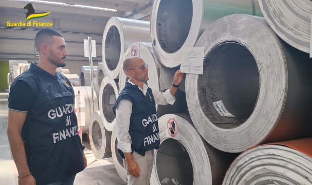 Acciaio importato evitando i dazi, coinvolta una ditta di Varese