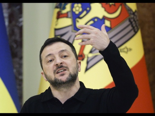 Zelensky, a eventuale tavolo offriremo scambio territori