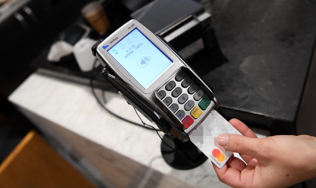 Spesa con bancomat rubato. Tradito dalla carta fedeltà