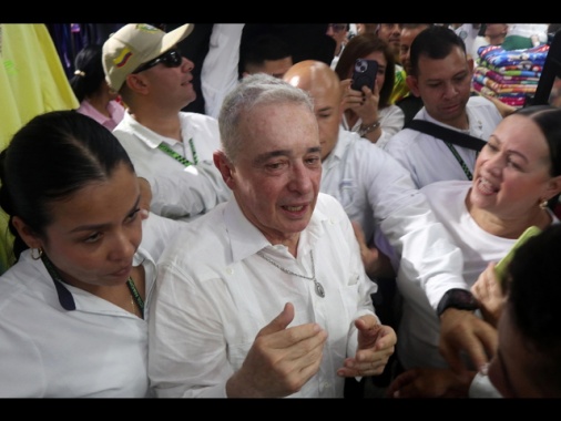 Colombia, sospeso dalla giustizia il processo contro Uribe