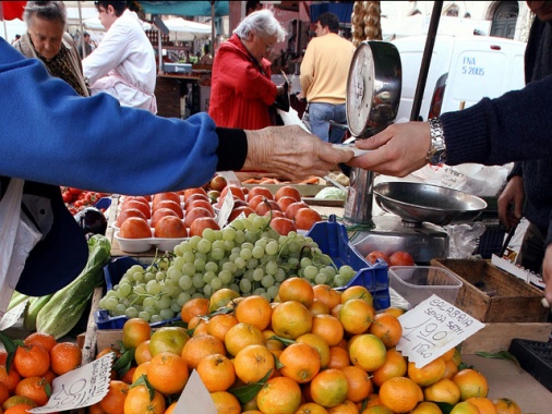 Svimez-Ref, l'incognita dei dazi Trump sul Pil, +0,7% nel 2025