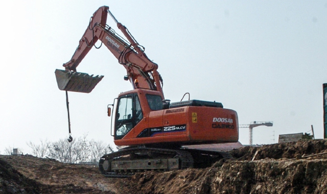 Il 54enne Giacomo Maimonte è stato travolto dalla ruspa che stava manovrando a Massino Visconti (foto Archivio)