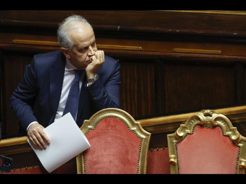 Piantedosi, Governo lavora a soluzioni su centri in Albania