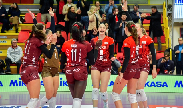 L’esultanza delle farfalle (foto Pubblifoto)