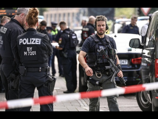Auto su manifestazione dei sindacati a Monaco, 15 feriti