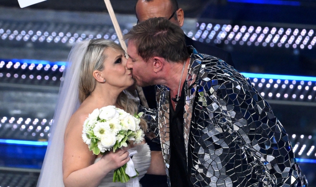 Sanremo, Katia Follesa e il bacio a Simon Le Bon
