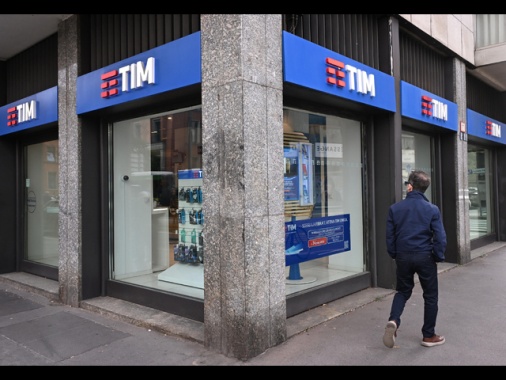 Dossier Tim domani al cda di Poste e Cdp