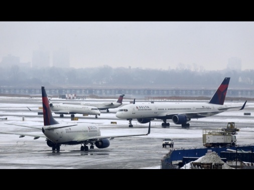 'Almeno 15 feriti in incidente ad aeroporto Toronto,anche bimbo'