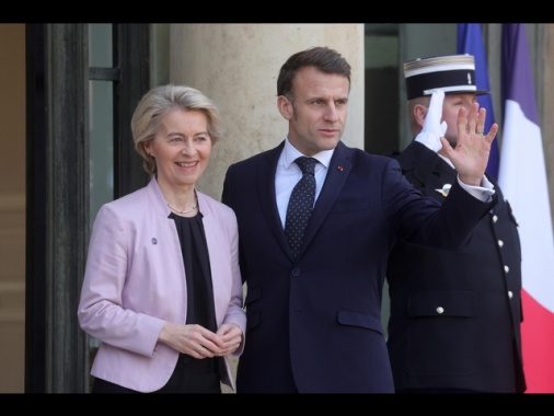 Macron, colloqui con Trump e Zelensky dopo vertice Parigi