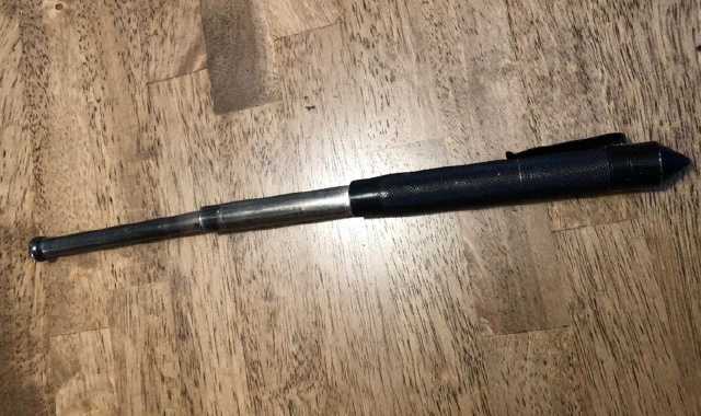 Busto Arsizio, in Tribunale con il manganello: nei guai