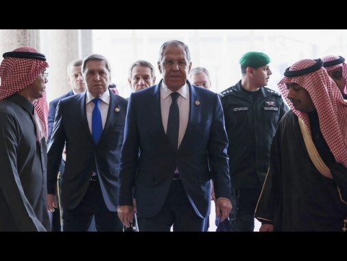 Lavrov, inaccettabili peacekeeper in Ucraina dai Paesi Nato