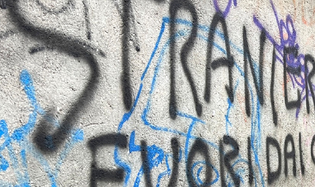 Varese: scritte contro gli stranieri