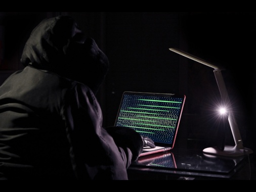 Terzo giorno attacchi hacker all' Italia, giù siti banche