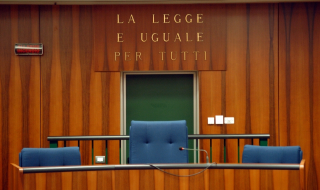In Tribunale a Varese l’udienza di convalida dell’arresto per il furto del furgone e gli insulti ai carabinieri