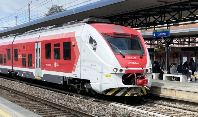 Il Malpensa Express alla stazione di Saronno (foto Blitz)