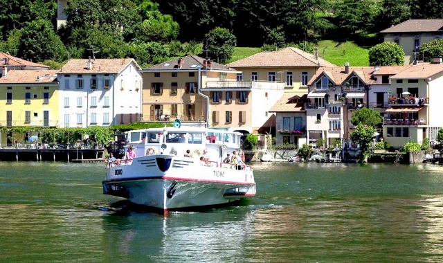 Strada chiusa, battello per i frontalieri