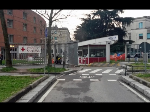 A Milano 16enne accoltellato dal branco durante una rapina