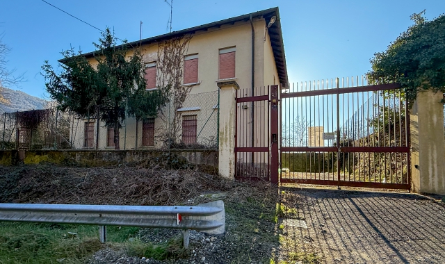 L’ex caserma di Fornasette dove verrebbero accolti 16 migranti