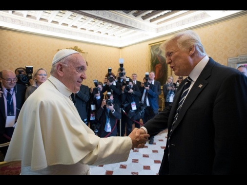 Casa Bianca, preghiamo per il Papa, Trump aggiornato