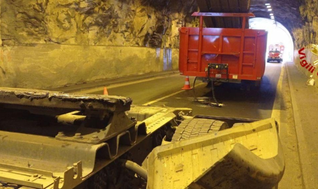 Tir perde il rimorchio: tragedia sfiorata a Varzo