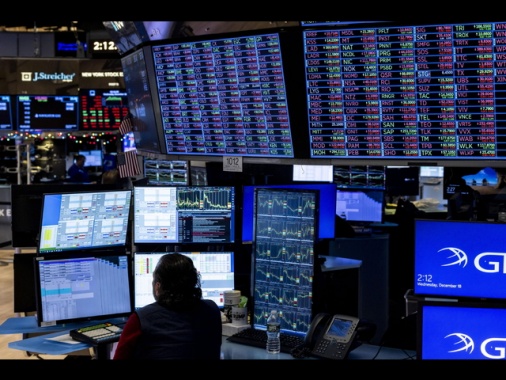 Lo spread Btp-Bund si riduce a 113,5 punti in avvio