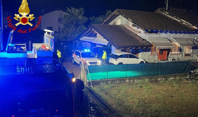 Fuoco e paura: abitazione in fiamme a Vergiate