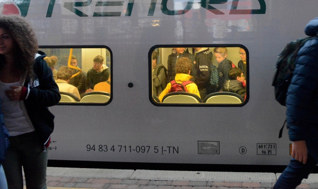 Sedicenne rapinato sul treno per Milano