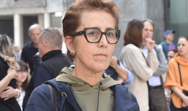 Marta Criscuolo e Lavinia Limido (foto sopra) e il luogo dell’aggressione in via Menotti a Casbeno di Varese (foto a lato). Nella foto sopra, il giornale di martedì che riporta l’interrogatorio di Manfrinati in carcere (foto Blitz)