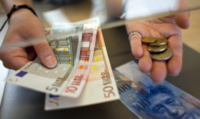 Con 100 franchi svizzeri 107 euro