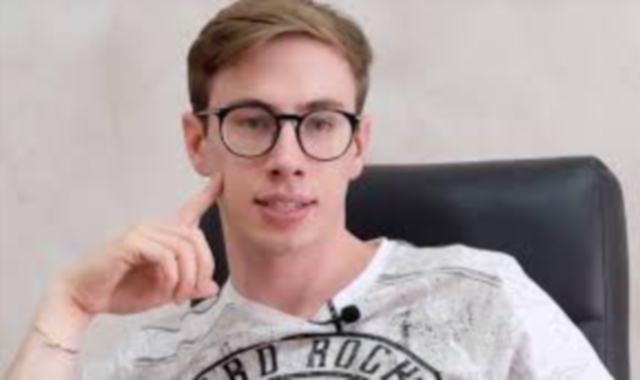 Edoardo Barbares, in arte Max Felicitas