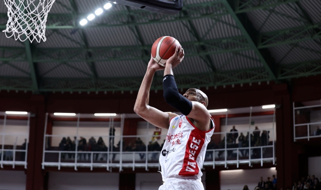 Alex Tyus ha portato Varese all’overtime sull’89 pari (foto Gianni Giannuzzi/CIAMILLO-CASTORIA)