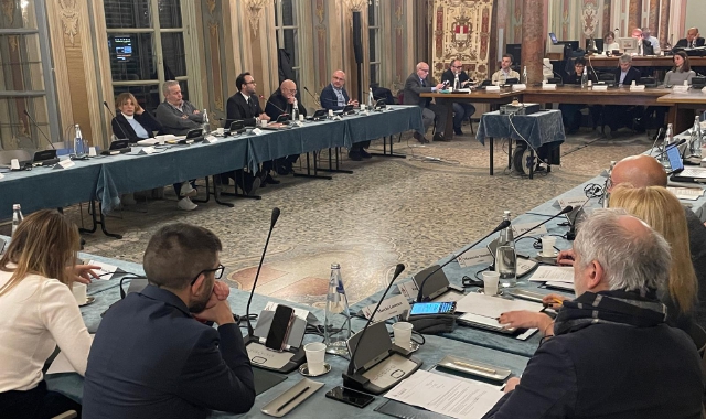 Il Consiglio comunale del 4 marzo che ha bocciato a maggioranza il taser  (foto Blitz)