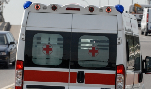 Un’ambulanza della Croce rossa (foto Archivio)