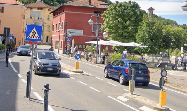 Il fatto è avvenuto in piazza Bossi  (foto Archivio)