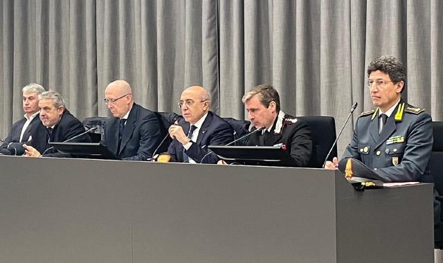 L’incontro sulla sicurezza coi sindaci  (foto Blitz)