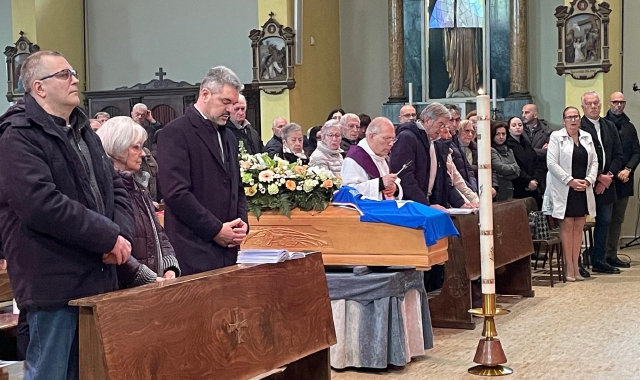 Il funerale della chiesa di Gazzada  (foto Angelo Puricelli)