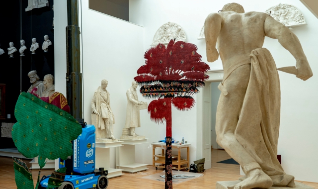 Uno scorcio del Museo Vela (foto Sebastiano Carsana) con l’installazione site-specific di Ishita Chakraborty