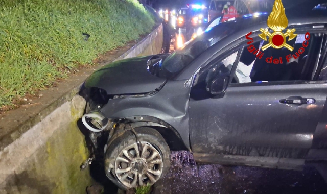 Auto contro il muro: donna ferita a Gavirate