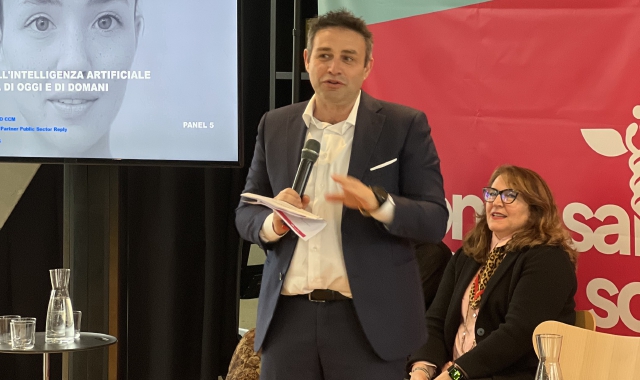 Il consigliere del Pd, Samuele Astuti, alla conferenza regionale sulla sanità