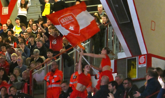 La passione dei tifosi s’è riaccesa dopo l’arrivo di Ioannis Kastritis alla guida dell’Openjobmetis (foto Blitz)