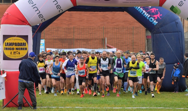 La partenza dei 436 partecipanti della prima prova Piede d’Oro