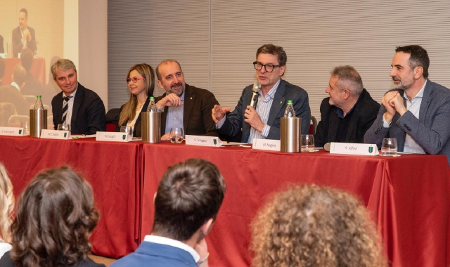 Varese, politici a confronto coi ragazzi dello Scientifico